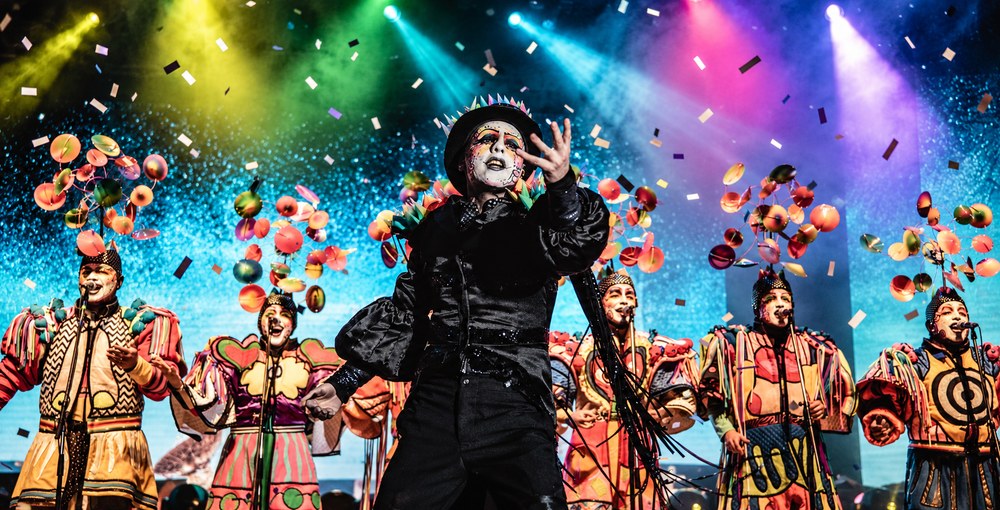 Agarrate Catalina vuelve al Gran Rex para celebrar 25 años de una historia que unió al carnaval uruguayo con el público argentino.
