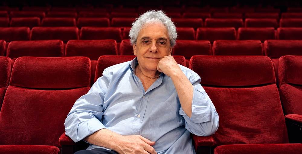 Biografía de Antonio Gasalla y su trayectoria en el teatro argentino, el cine y la televisión, desde el café concert hasta sus personajes más recordados.