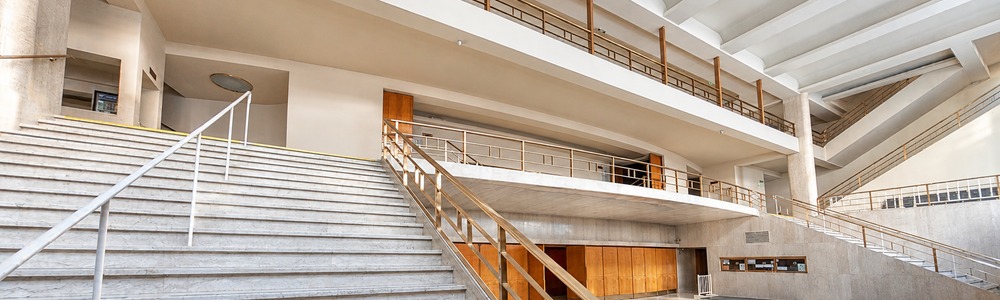 Historia del Teatro Gran Rex de Buenos Aires, su arquitectura y los artistas que marcaron su trayectoria en la avenida Corrientes.