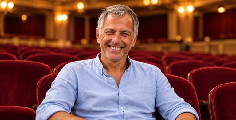 Biografía de Marcelo Trepat, actor y cantante argentino, su trayectoria en el teatro musical, la televisión y su participación como reemplazante de Les Luthiers.